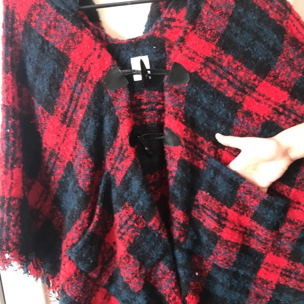 Poncho - Picture 3 of 3